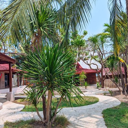 Jati Village, Party Hostel And Bungalows Gili Trawangan Exterior photo