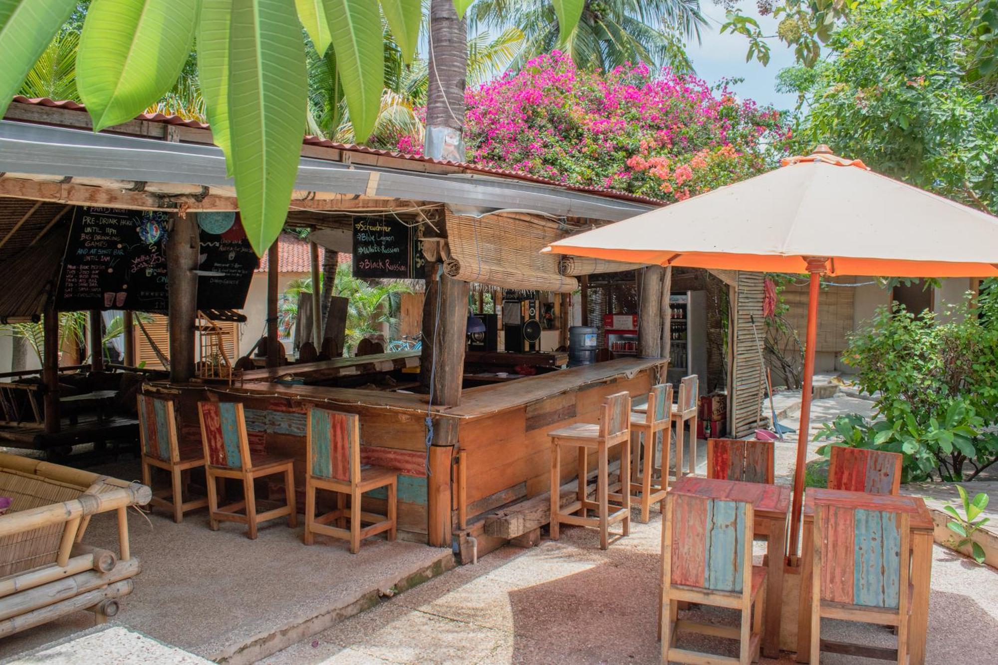Jati Village, Party Hostel And Bungalows Gili Trawangan Room photo