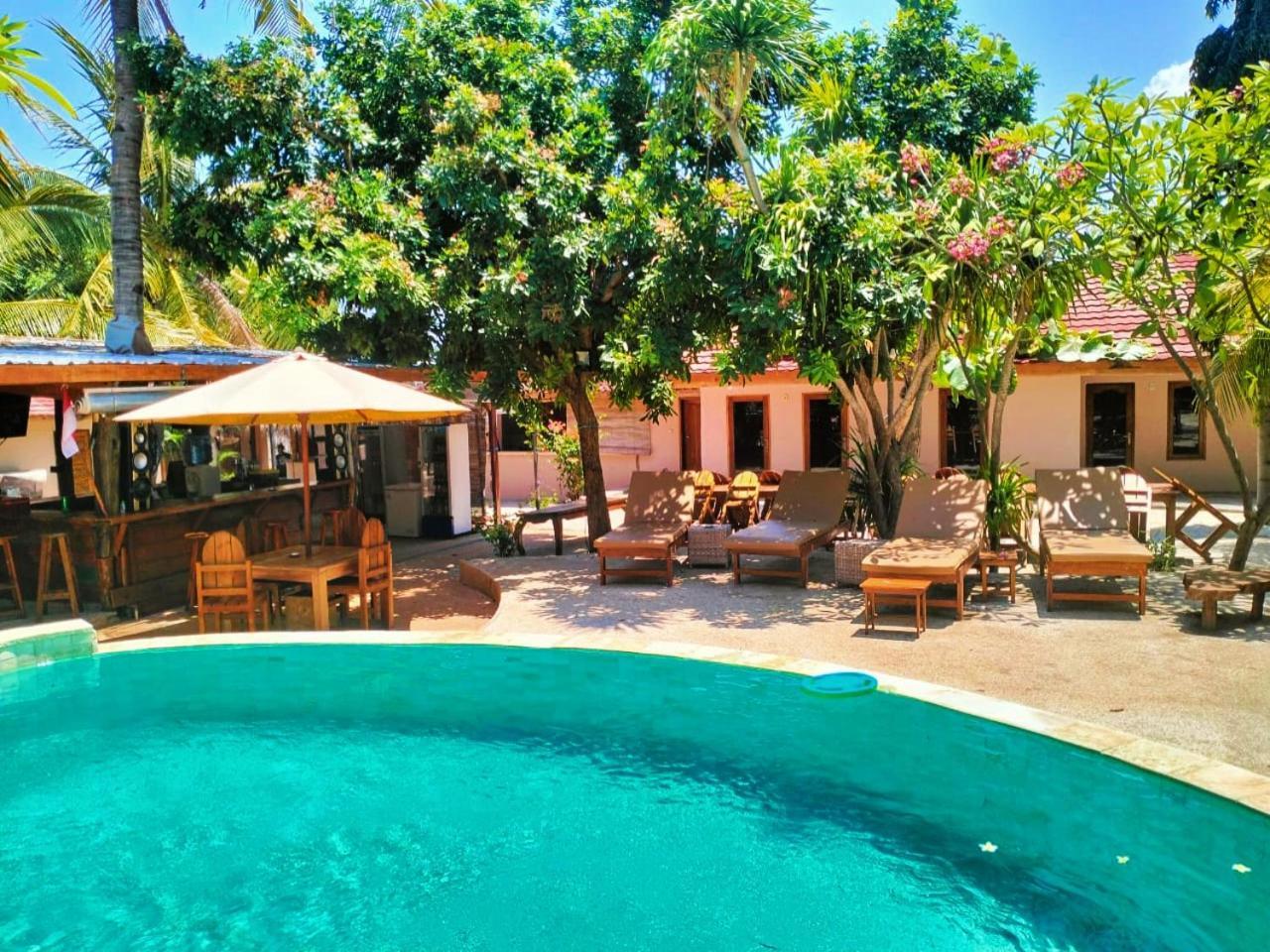 Jati Village, Party Hostel And Bungalows Gili Trawangan Exterior photo