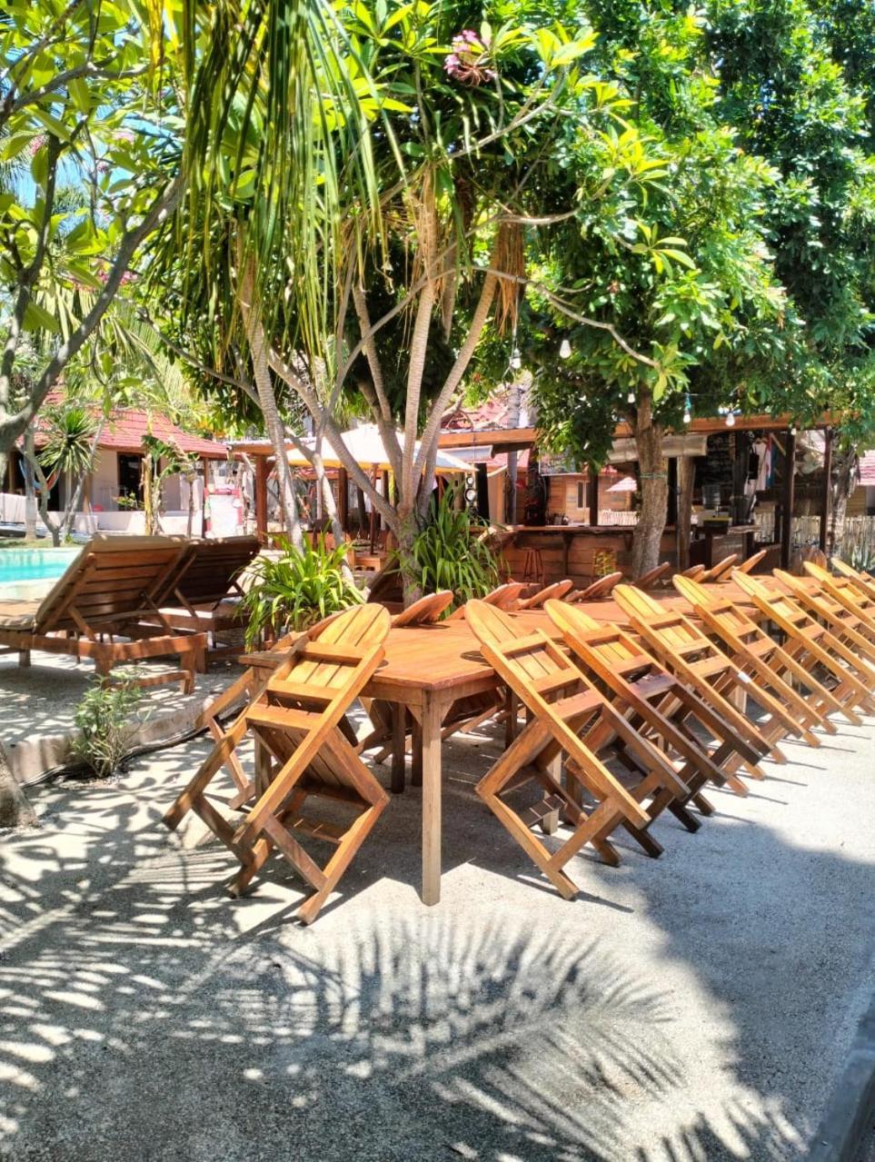 Jati Village, Party Hostel And Bungalows Gili Trawangan Exterior photo
