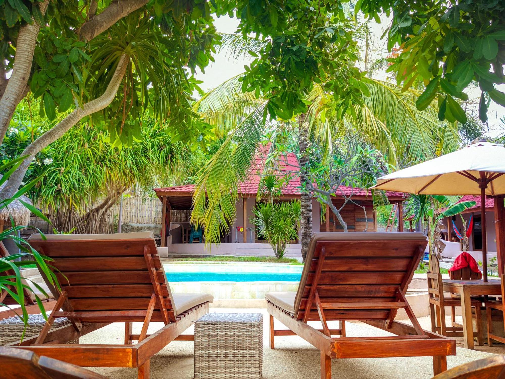 Jati Village, Party Hostel And Bungalows Gili Trawangan Exterior photo