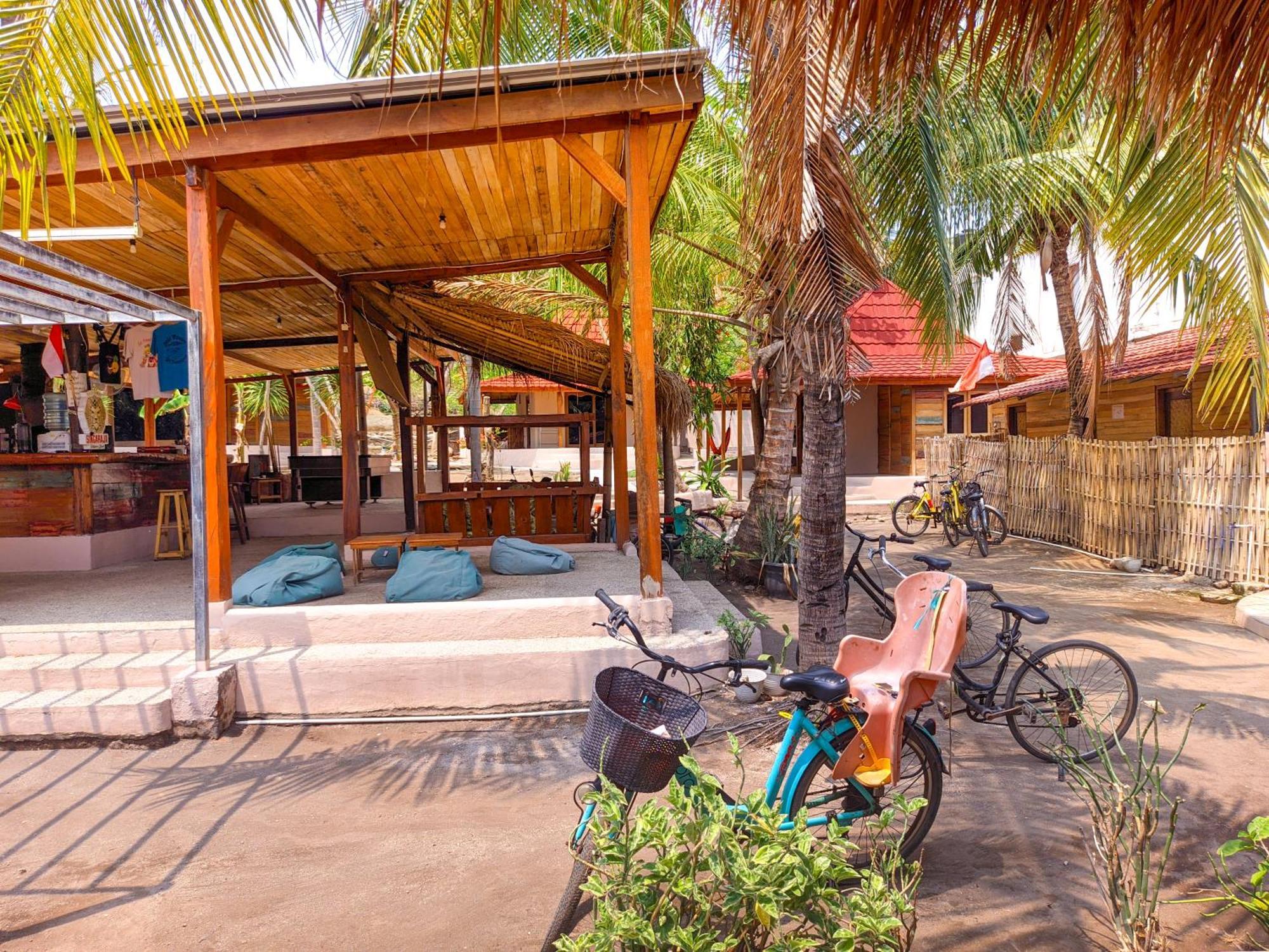 Jati Village, Party Hostel And Bungalows Gili Trawangan Exterior photo