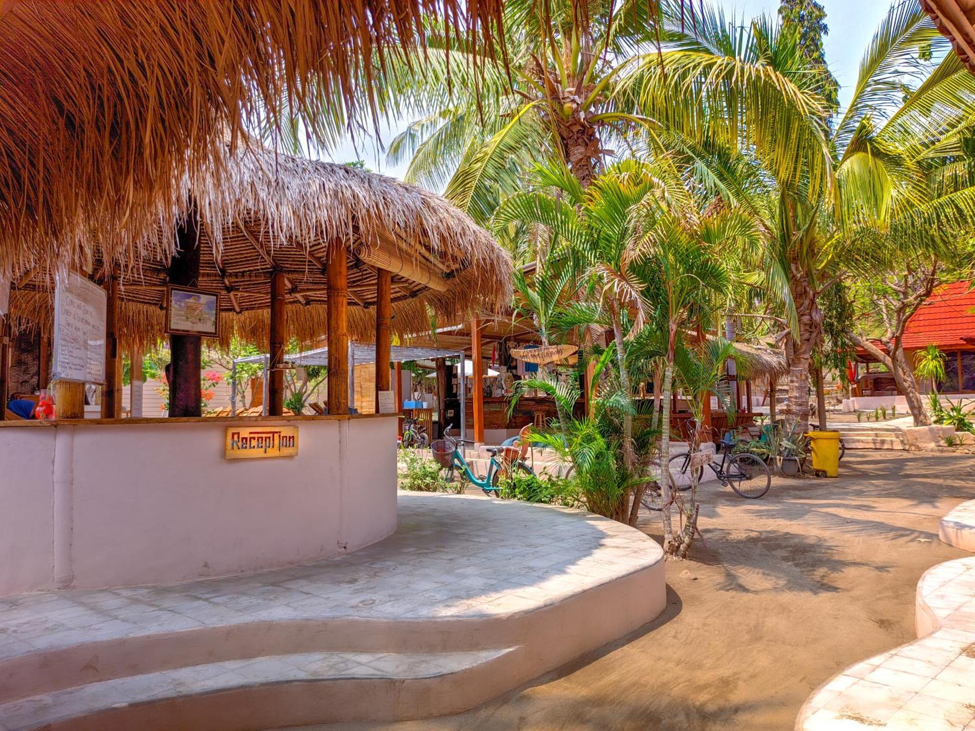 Jati Village, Party Hostel And Bungalows Gili Trawangan Exterior photo