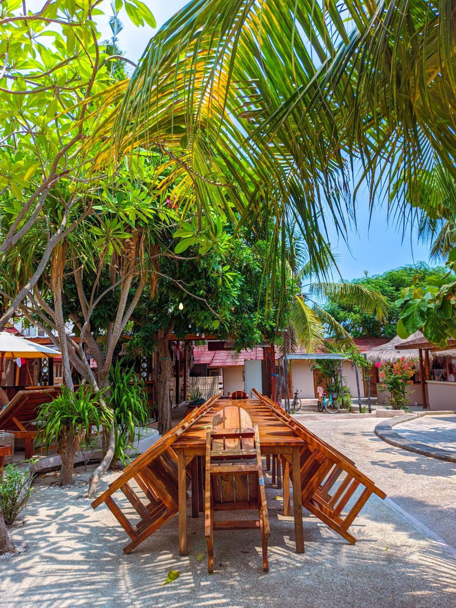 Jati Village, Party Hostel And Bungalows Gili Trawangan Exterior photo