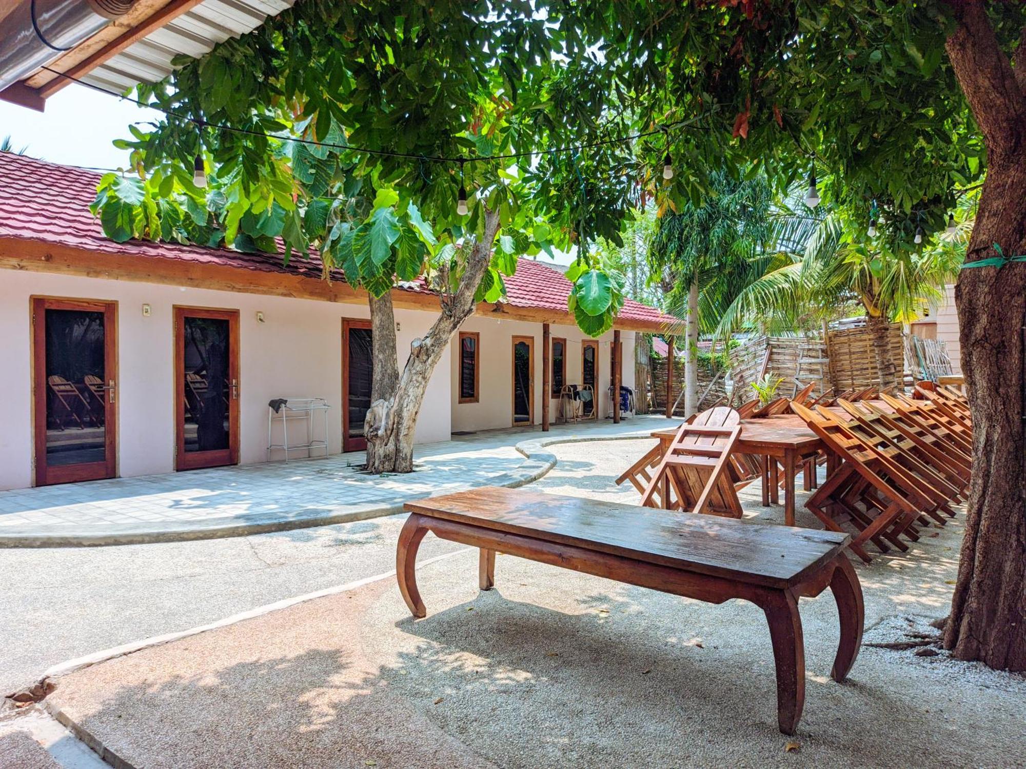 Jati Village, Party Hostel And Bungalows Gili Trawangan Exterior photo
