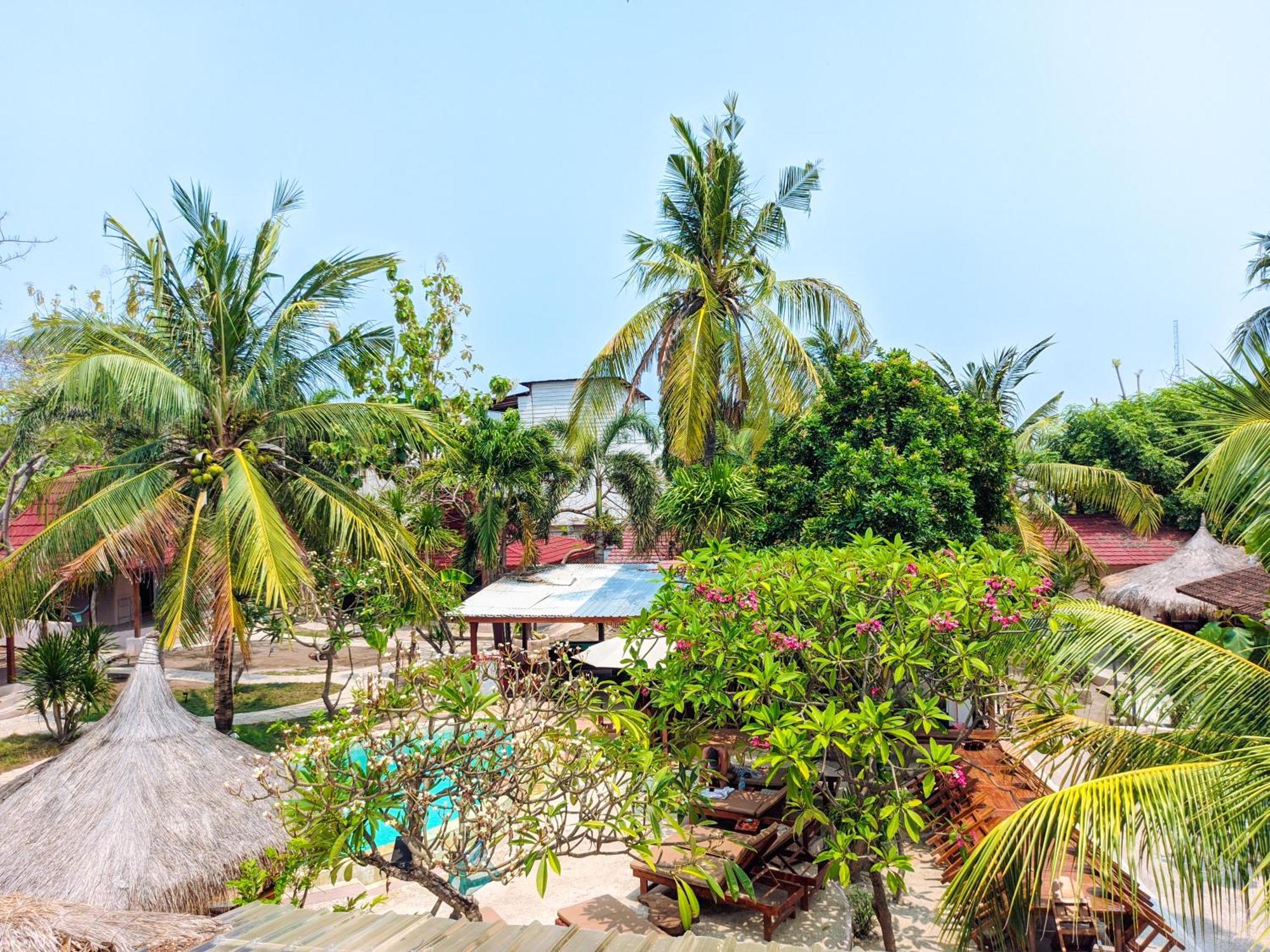 Jati Village, Party Hostel And Bungalows Gili Trawangan Exterior photo