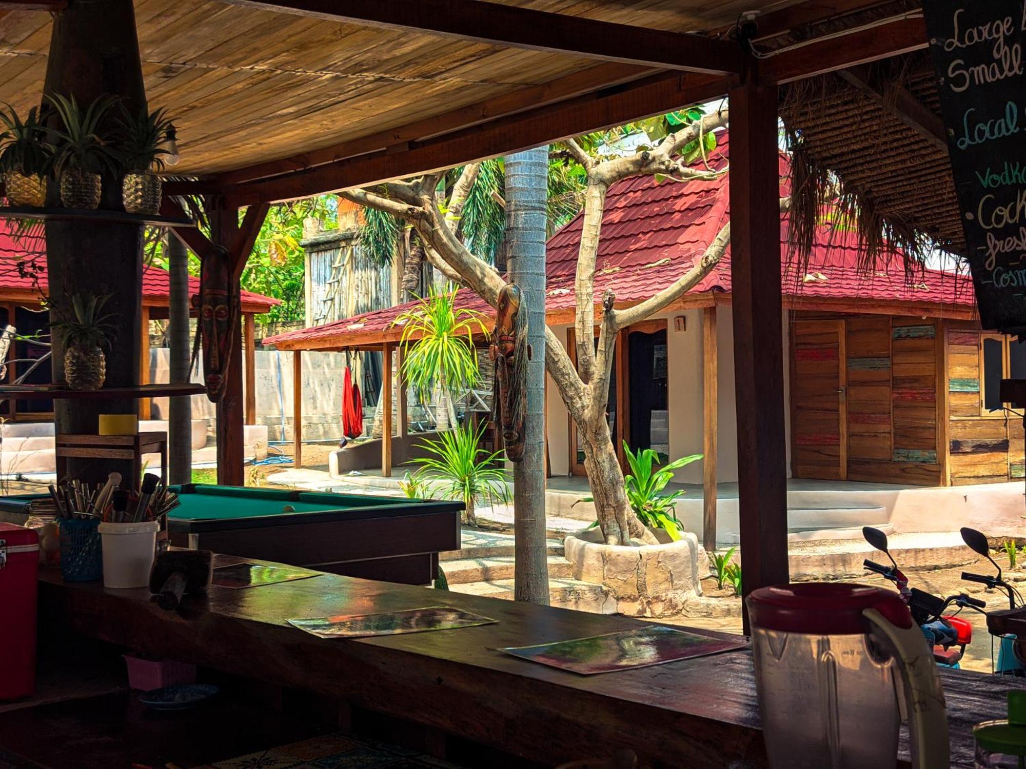 Jati Village, Party Hostel And Bungalows Gili Trawangan Exterior photo