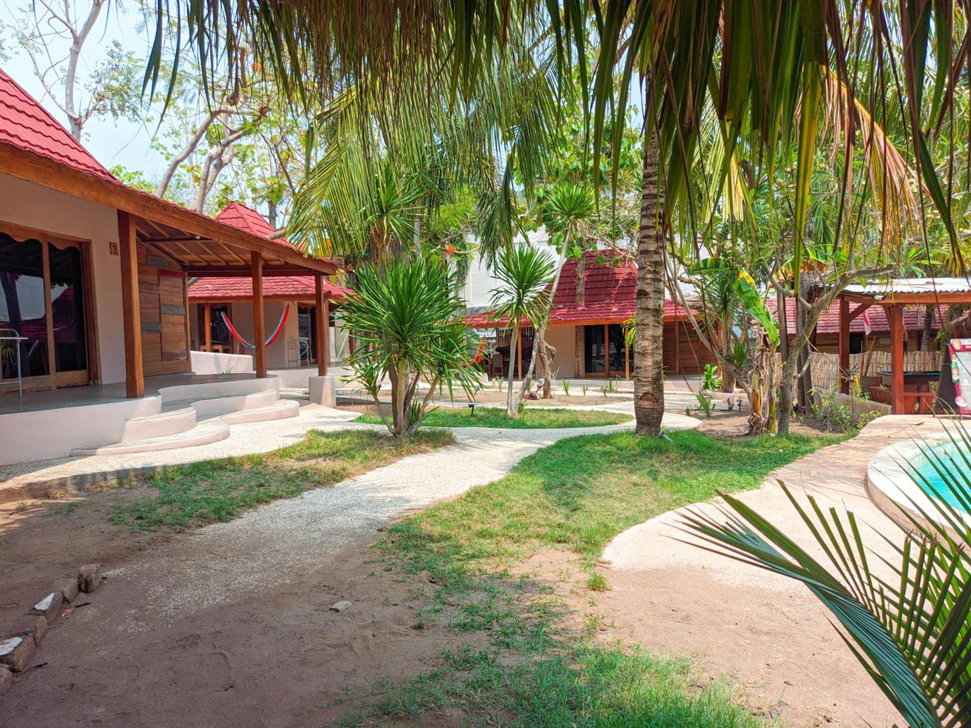 Jati Village, Party Hostel And Bungalows Gili Trawangan Exterior photo