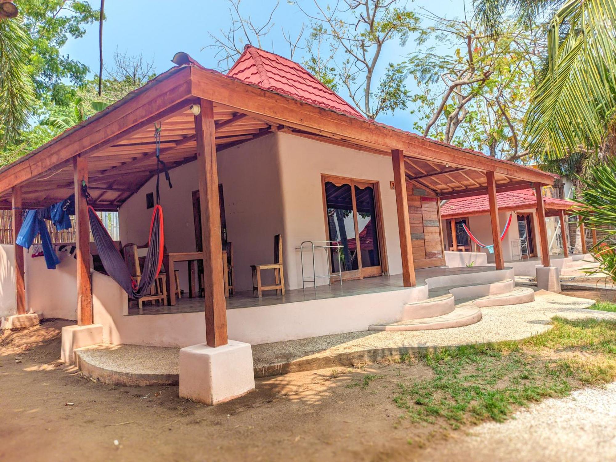 Jati Village, Party Hostel And Bungalows Gili Trawangan Exterior photo