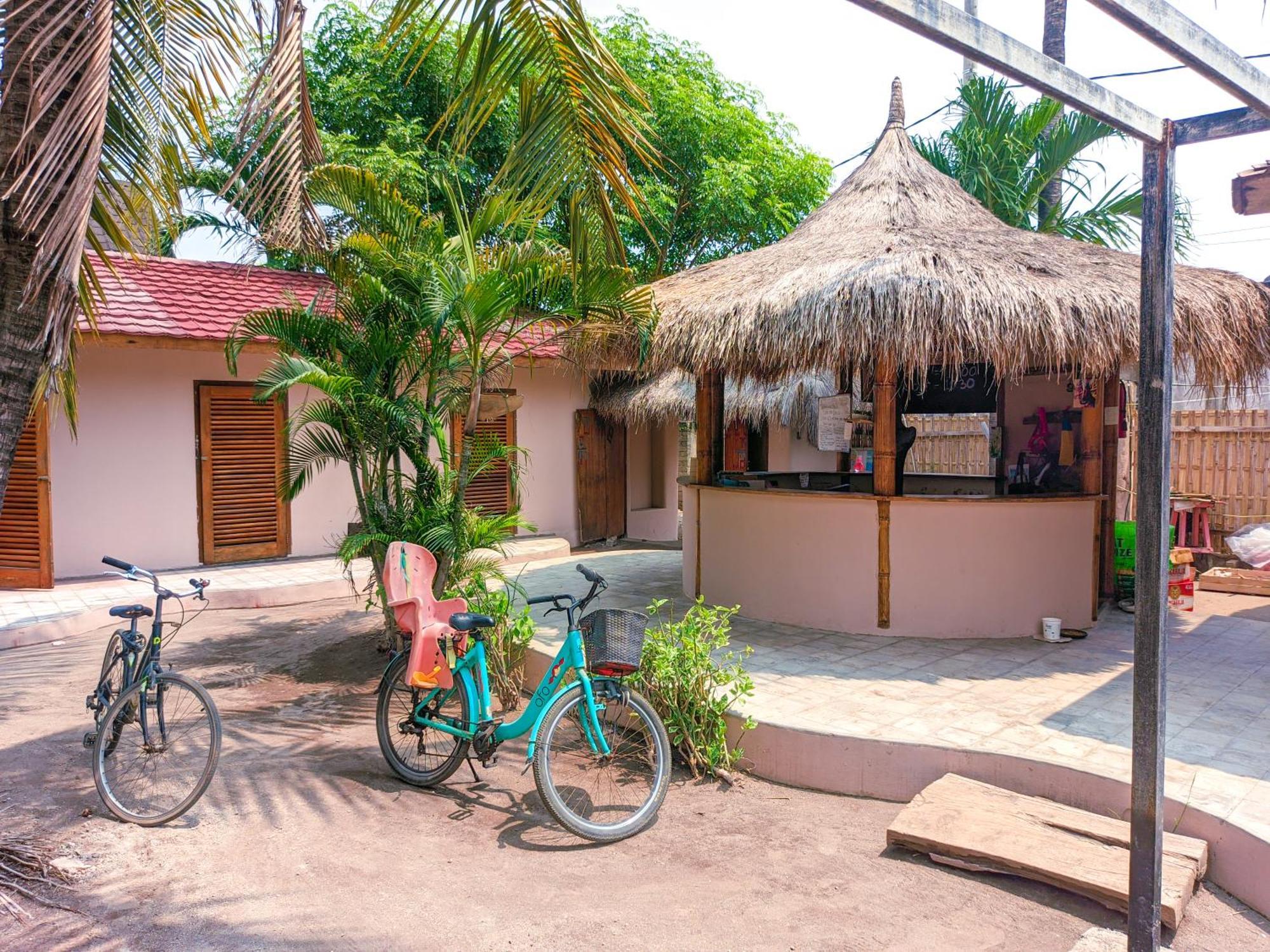Jati Village, Party Hostel And Bungalows Gili Trawangan Exterior photo