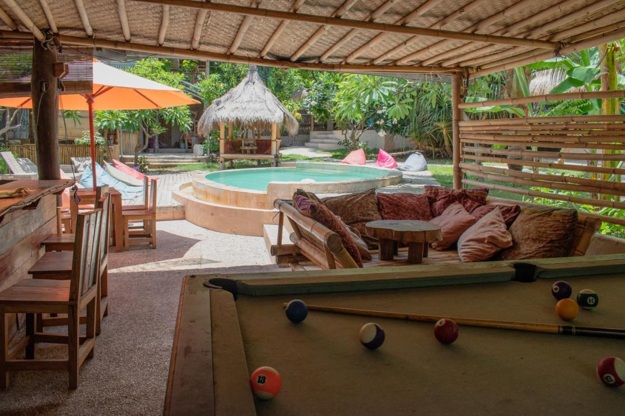 Jati Village, Party Hostel And Bungalows Gili Trawangan Exterior photo