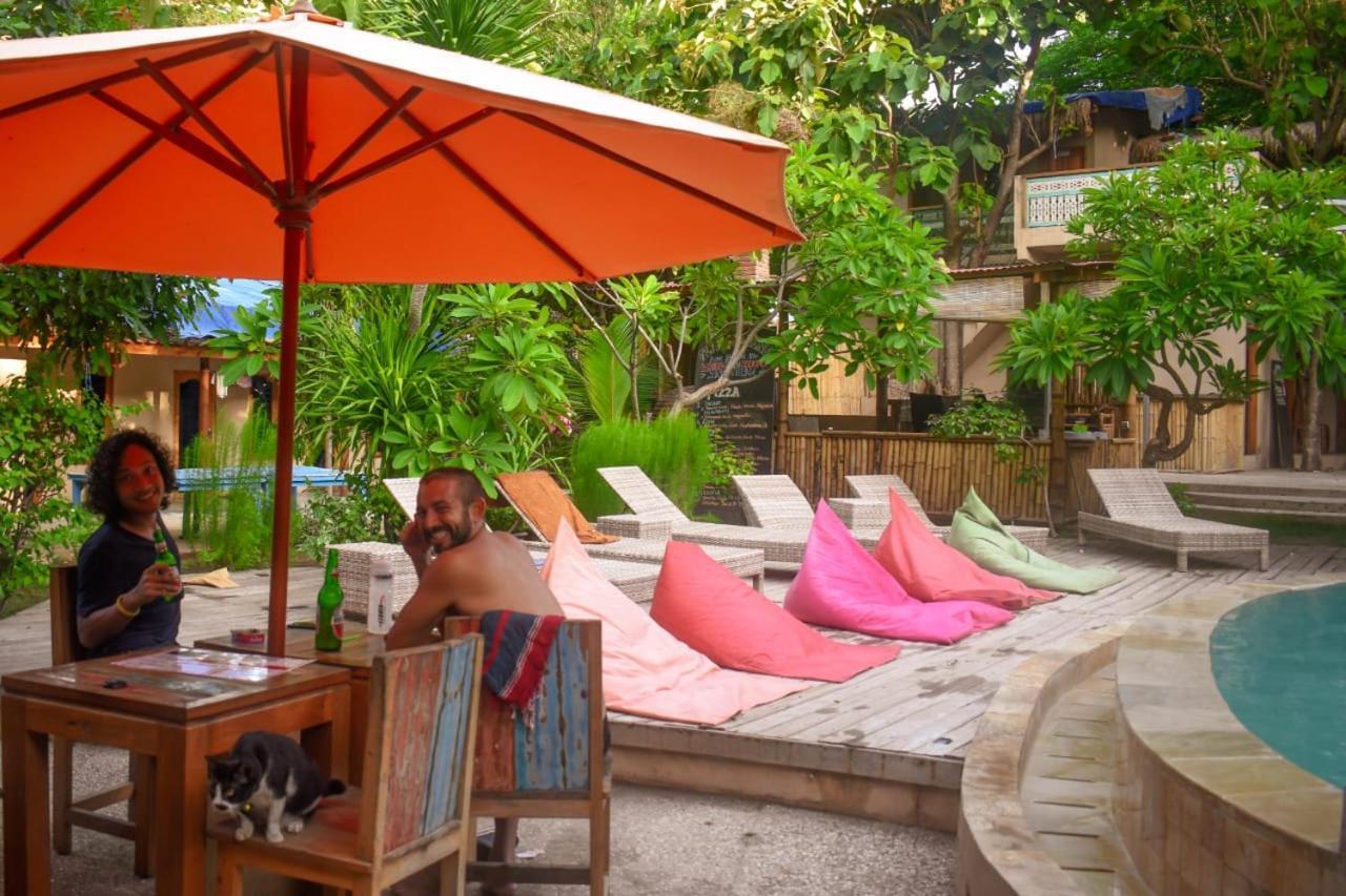 Jati Village, Party Hostel And Bungalows Gili Trawangan Exterior photo