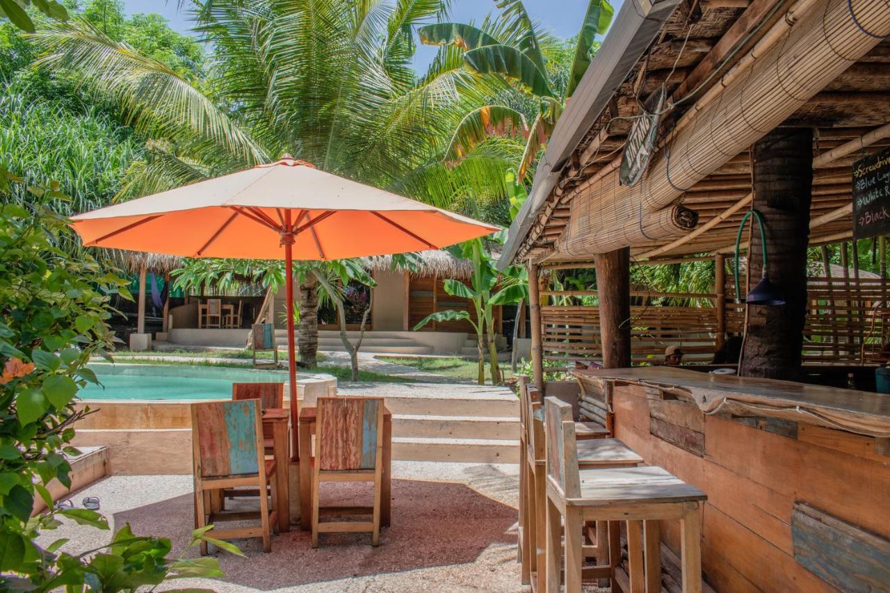 Jati Village, Party Hostel And Bungalows Gili Trawangan Exterior photo
