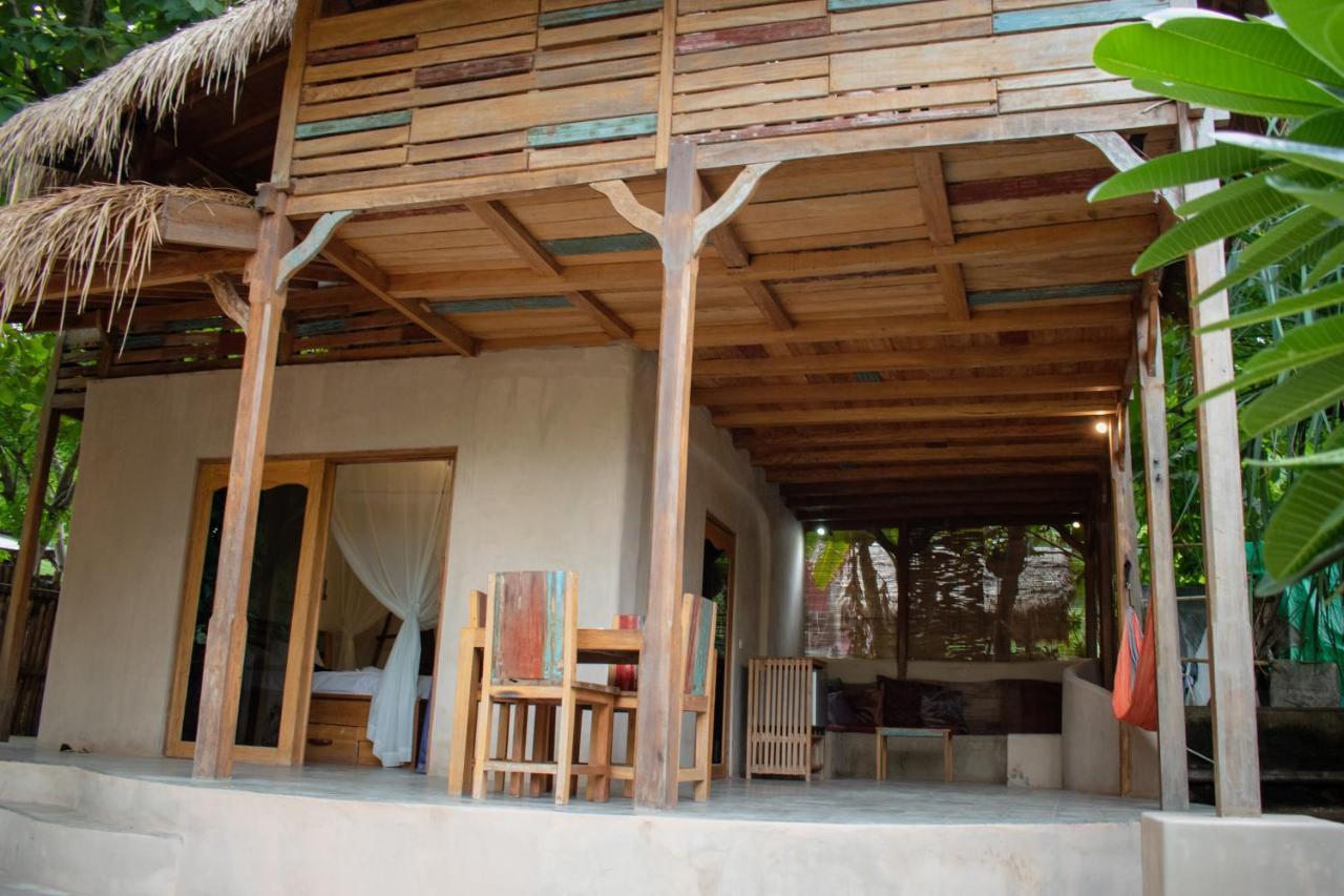 Jati Village, Party Hostel And Bungalows Gili Trawangan Exterior photo