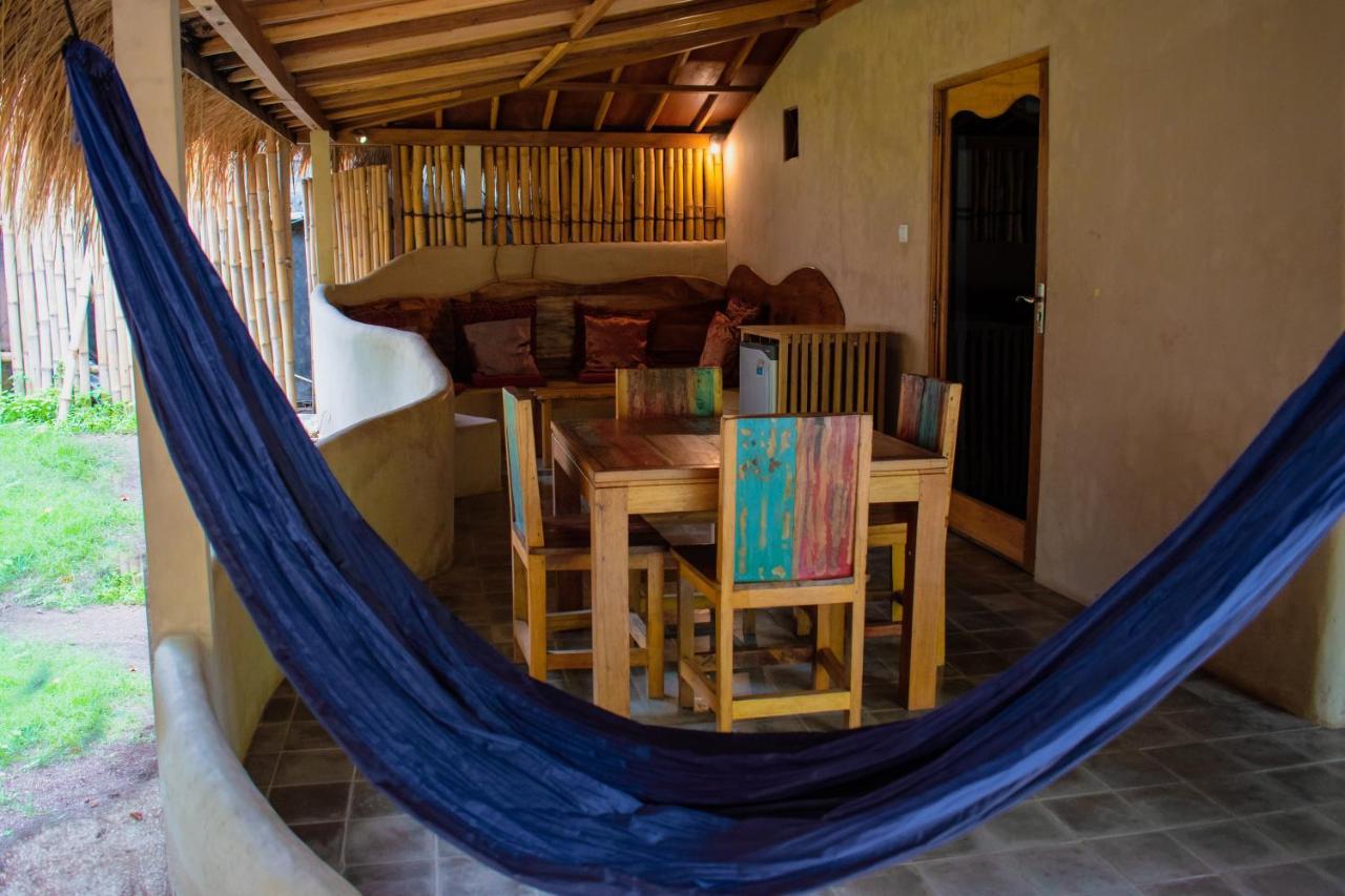 Jati Village, Party Hostel And Bungalows Gili Trawangan Exterior photo